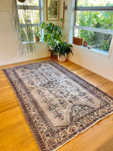 Load image into Gallery viewer, Vintage Area Rug