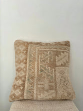 Load image into Gallery viewer, Kilim Cushion Cover - 40x40cm
