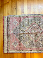 Load image into Gallery viewer, Vintage Runner
