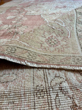 Load image into Gallery viewer, Vintage Area Rug
