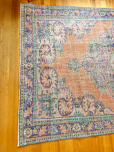 Load image into Gallery viewer, Vintage Area Rug
