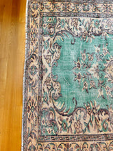 Load image into Gallery viewer, Vintage Area Rug
