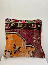 Load image into Gallery viewer, Vintage Carpet Cushion Cover - 40x40cm
