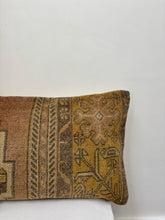Load image into Gallery viewer, Vintage Carpet Cushion Cover - 60x40cm
