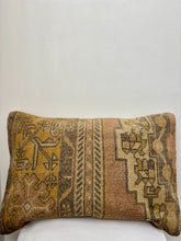 Load image into Gallery viewer, Vintage Carpet Cushion Cover - 60x40cm
