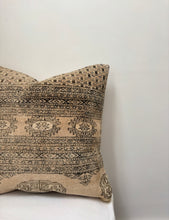 Load image into Gallery viewer, Vintage Carpet Cushion Cover - 45x45cm
