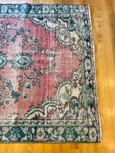 Load image into Gallery viewer, Vintage Area Rug
