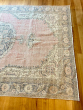 Load image into Gallery viewer, Vintage Area Rug
