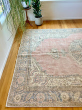 Load image into Gallery viewer, Vintage Area Rug
