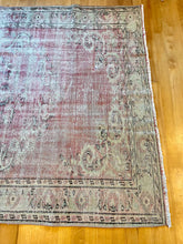 Load image into Gallery viewer, Vintage Area Rug
