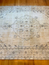 Load image into Gallery viewer, Vintage Area Rug
