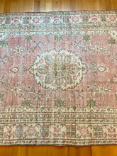 Load image into Gallery viewer, Vintage Area Rug
