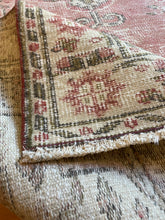 Load image into Gallery viewer, Vintage Area Rug
